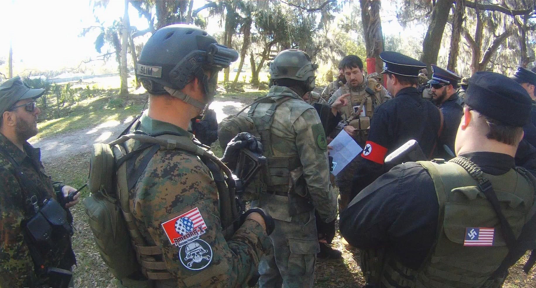 Multi-faction player briefing under Spanish moss trees at Amerika
